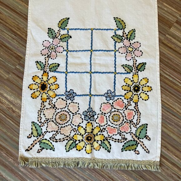 Hand Embroidered Flower Swag Table Runner Vintage Cotton w/ Fringe Ends 15x46" - Picture 9 of 9
